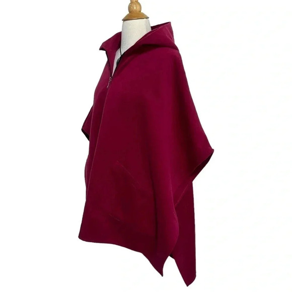 Heavy Weight L‎ red polyester/viscose blend zip front poncho with pockets - Picture 3 of 6